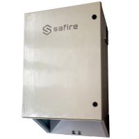 Box in poliestere per lampioni a ricarica rapida - Differenziale, MCB e SPD - Dimensioni esterne 80x60x30cm - Switch da 8 porte POE | Vassoio fusione fibra - Grado di protezione IP55 / Guida DIN  - Ricarica veloce 17 ampere/ora