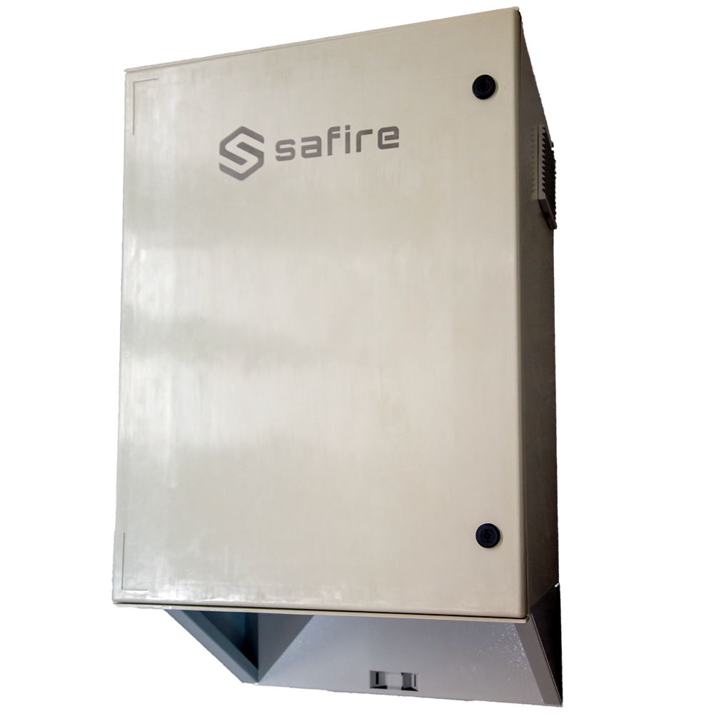 Box in poliestere per lampioni a ricarica rapida - Differenziale, MCB e SPD - Dimensioni esterne 80x60x30cm - Switch da 8 porte POE | Vassoio fusione fibra - Grado di protezione IP55 / Guida DIN  - Ricarica veloce 17 ampere/ora